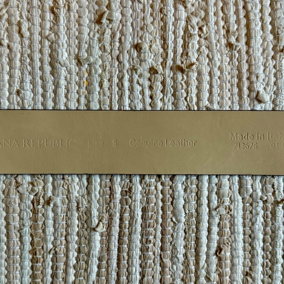 faux snakeskin belt with circle buckle - Picture 5 of 6